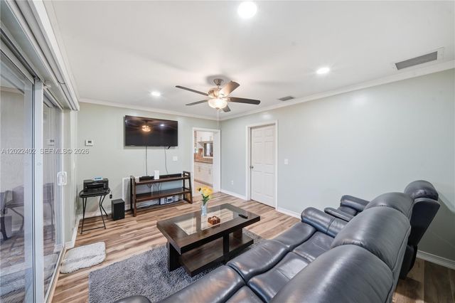 1081 NW 198th St, Miami Gardens, FL 33169