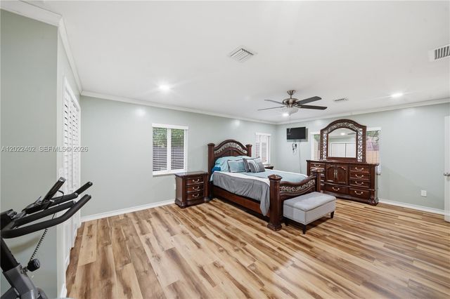 1081 NW 198th St, Miami Gardens, FL 33169