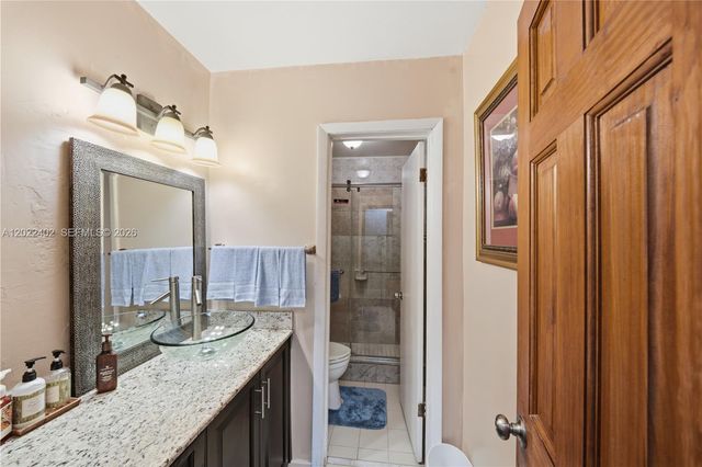 1081 NW 198th St, Miami Gardens, FL 33169