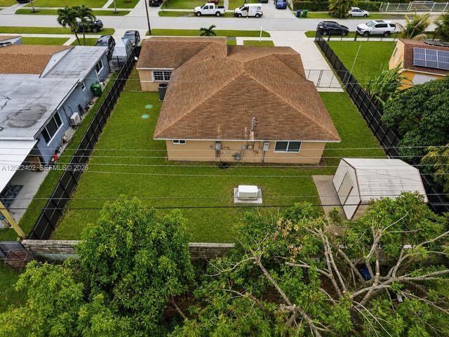 1081 NW 198th St, Miami Gardens, FL 33169