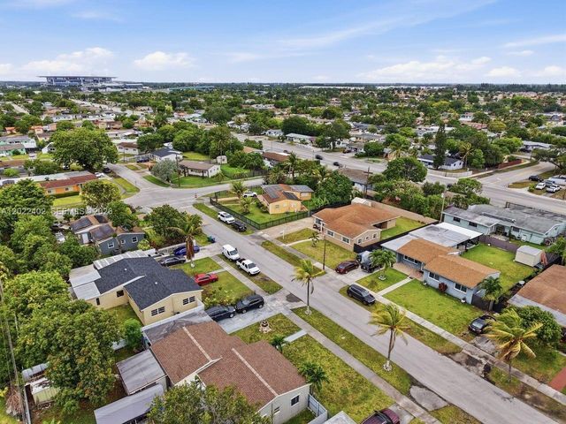 1081 NW 198th St, Miami Gardens, FL 33169