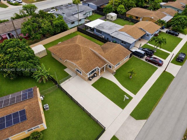 1081 NW 198th St, Miami Gardens, FL 33169