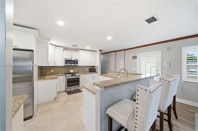 1081 NW 198th St, Miami Gardens, FL 33169