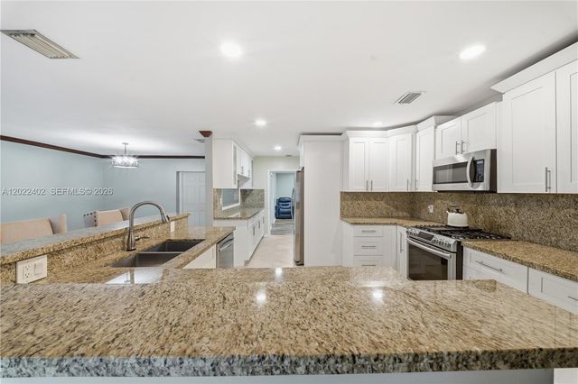 1081 NW 198th St, Miami Gardens, FL 33169