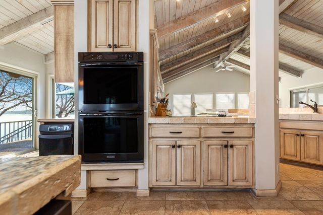 57450 E Hwy 125 560, Monkey Island, OK 74331