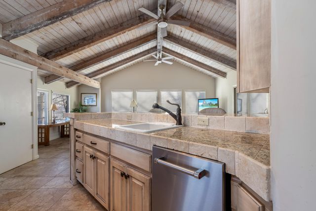 57450 E Hwy 125 560, Monkey Island, OK 74331