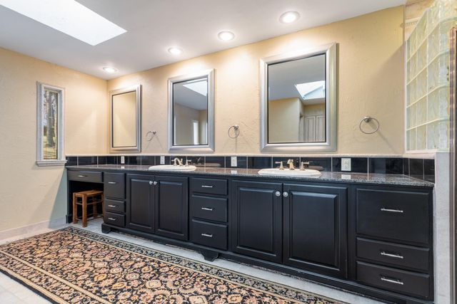 57450 E Hwy 125 560, Monkey Island, OK 74331