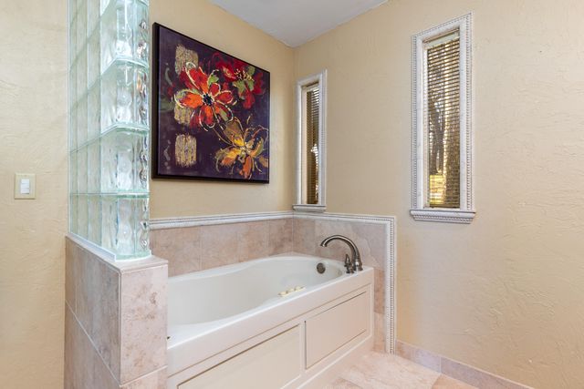 57450 E Hwy 125 560, Monkey Island, OK 74331