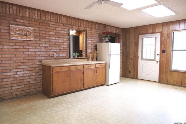 105 S Sayers, Devine, TX 78016