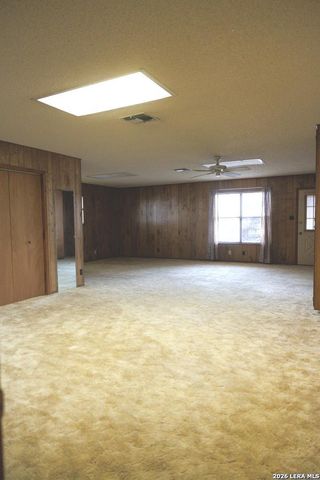 105 S Sayers, Devine, TX 78016