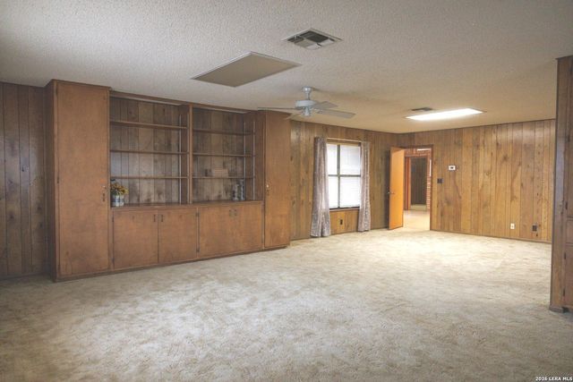 105 S Sayers, Devine, TX 78016