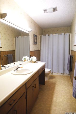 105 S Sayers, Devine, TX 78016