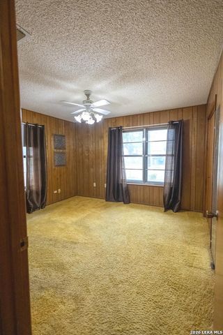 105 S Sayers, Devine, TX 78016