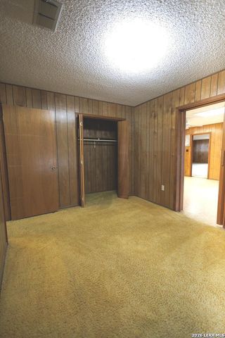 105 S Sayers, Devine, TX 78016