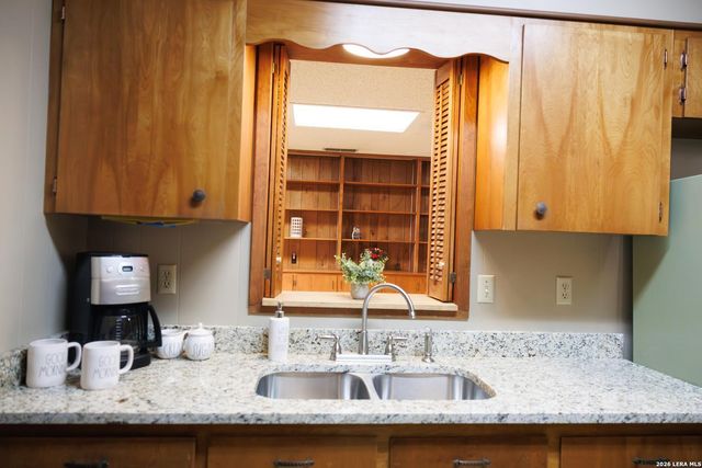 105 S Sayers, Devine, TX 78016