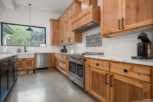 211 SPACIOUS SKY, San Antonio, TX 78260