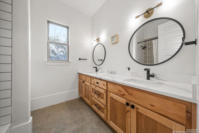 211 SPACIOUS SKY, San Antonio, TX 78260