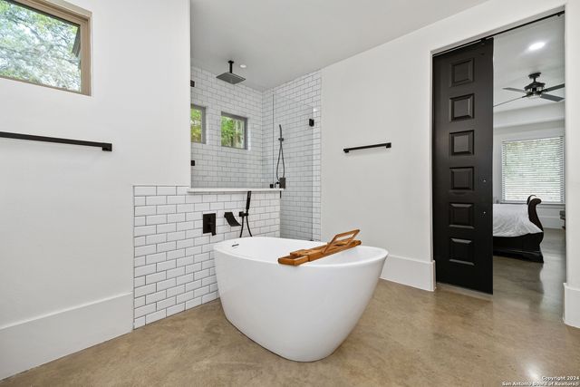 211 SPACIOUS SKY, San Antonio, TX 78260