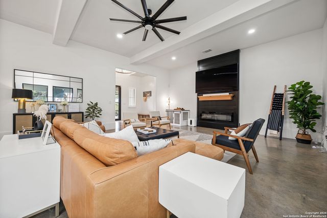 211 SPACIOUS SKY, San Antonio, TX 78260