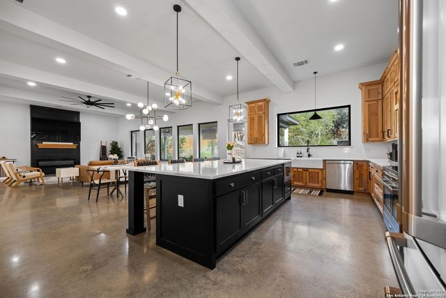 211 SPACIOUS SKY, San Antonio, TX 78260