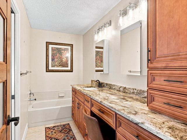 5381 KELLY DRIVE 15, Sarasota, FL 34233