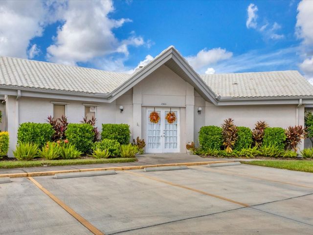 5381 KELLY DRIVE 15, Sarasota, FL 34233