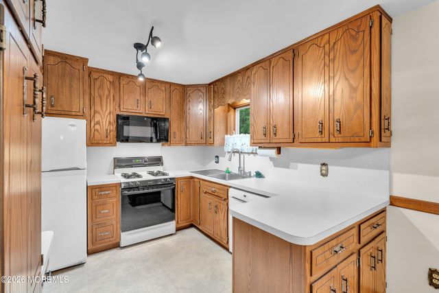 99 Cedar Swamp Road, Jackson, NJ 08527