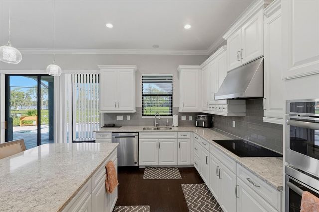 5157 LAKECASTLE DRIVE, Tampa, FL 33624