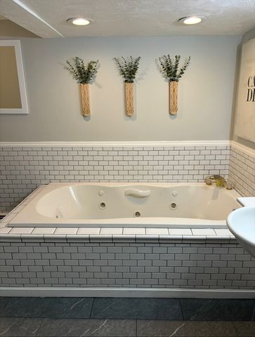110 Grant Ave, Somerset, MA 02726