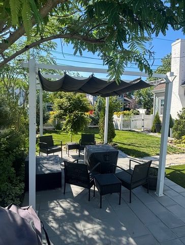 110 Grant Ave, Somerset, MA 02726