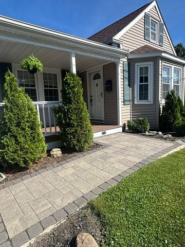 110 Grant Ave, Somerset, MA 02726