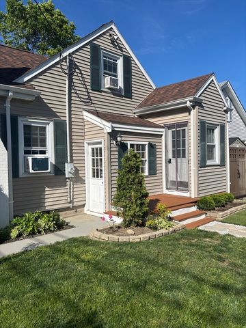 110 Grant Ave, Somerset, MA 02726