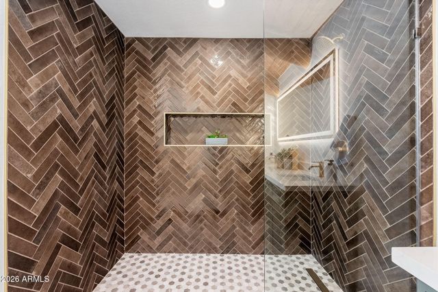 1926 E AUGUSTA Avenue, Phoenix, AZ 85020