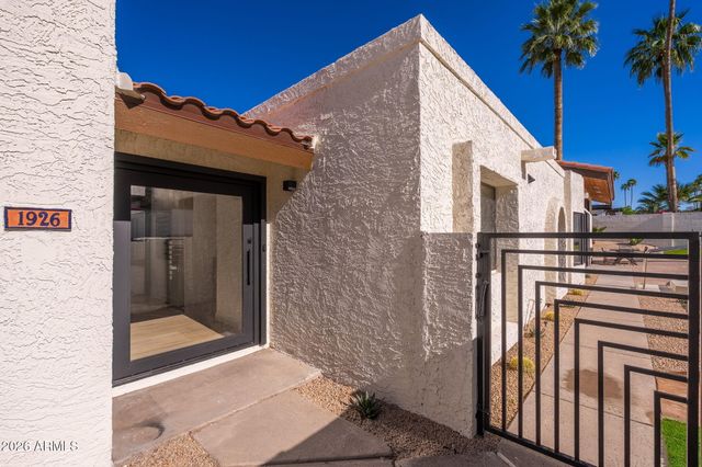 1926 E AUGUSTA Avenue, Phoenix, AZ 85020