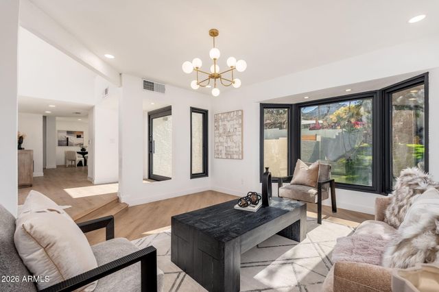 1926 E AUGUSTA Avenue, Phoenix, AZ 85020