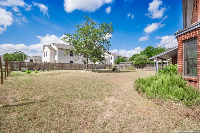 146 Village Path, Castroville, TX 78009