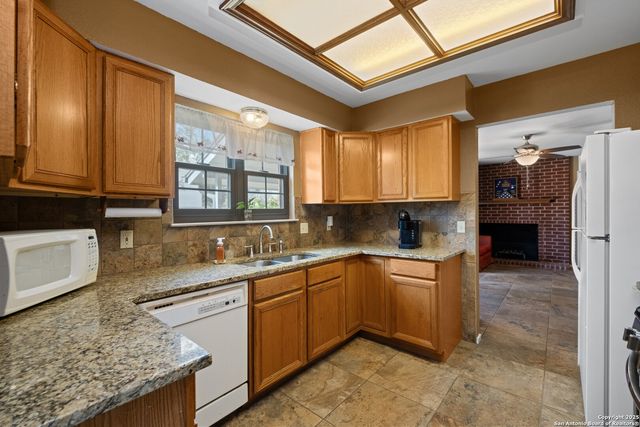 146 Village Path, Castroville, TX 78009