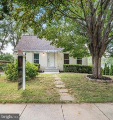 13752 MAPLEDALE AVE, Woodbridge, VA 22193
