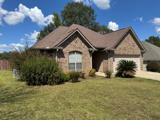 3 Chapel Ct, Hattiesburg, MS 39402