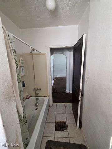 332 lansdowne Boulevard, Youngstown, OH 44506