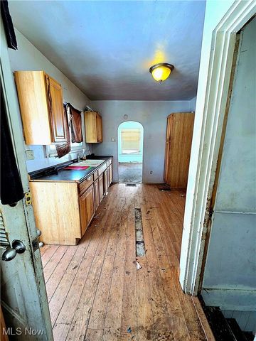 332 lansdowne Boulevard, Youngstown, OH 44506