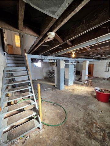 332 lansdowne Boulevard, Youngstown, OH 44506