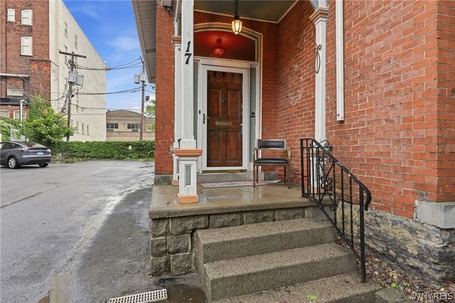 17 Saint Louis Place, Buffalo, NY 14202