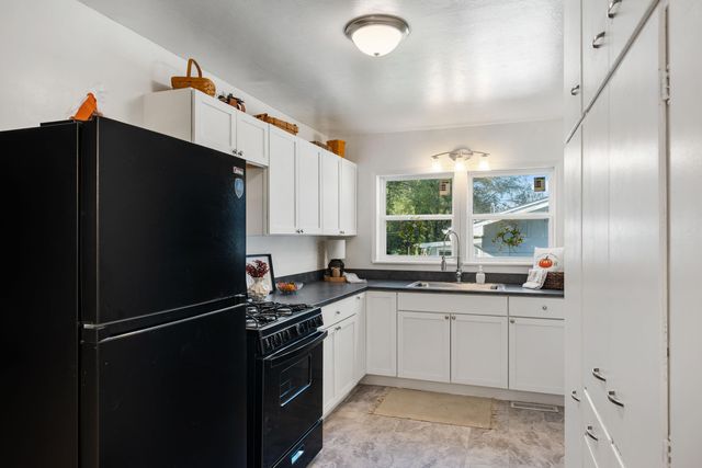 930 Melody Lane, Neosho, MO 64850