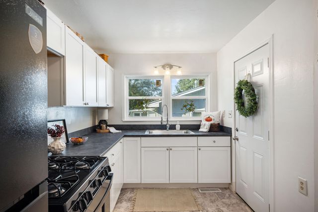 930 Melody Lane, Neosho, MO 64850