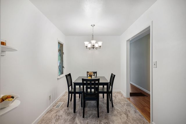 930 Melody Lane, Neosho, MO 64850