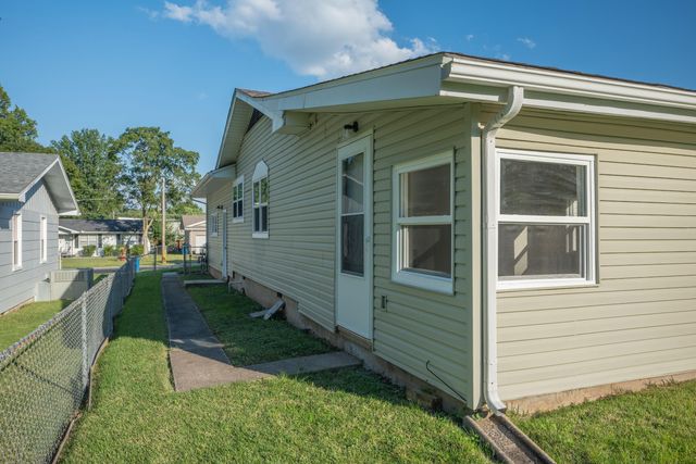 930 Melody Lane, Neosho, MO 64850