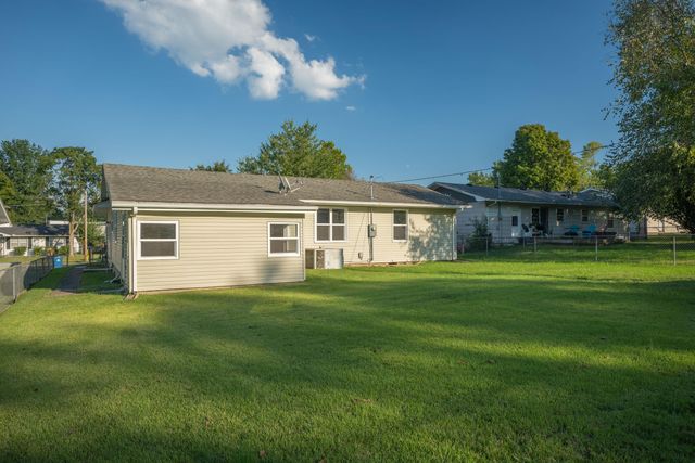 930 Melody Lane, Neosho, MO 64850
