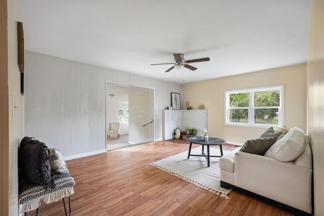 930 Melody Lane, Neosho, MO 64850