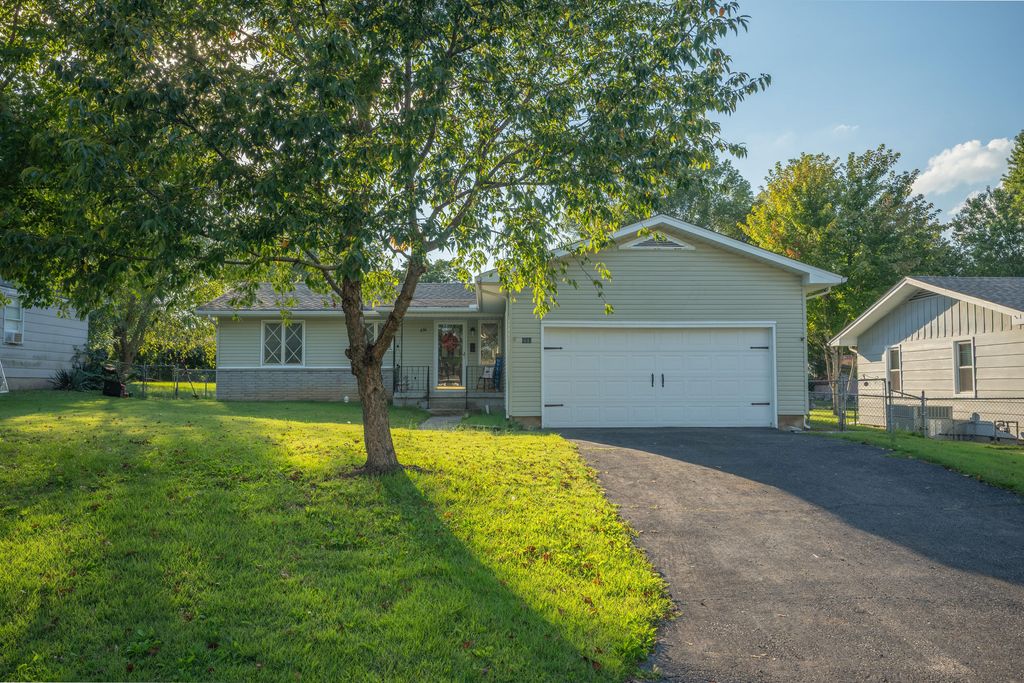 930 Melody Lane, Neosho, MO 64850